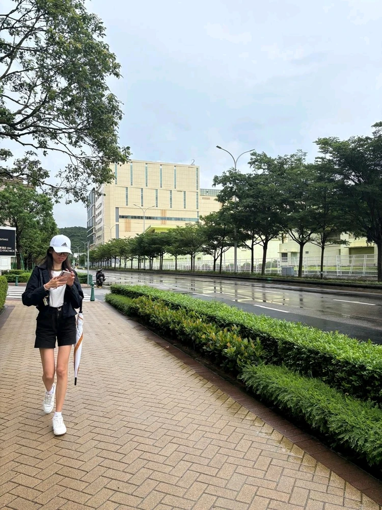 GIF uploaded by Ria
