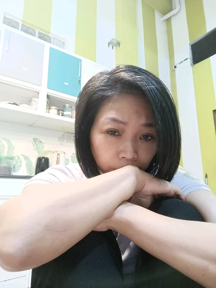 GIF gi-upload ni Yenni