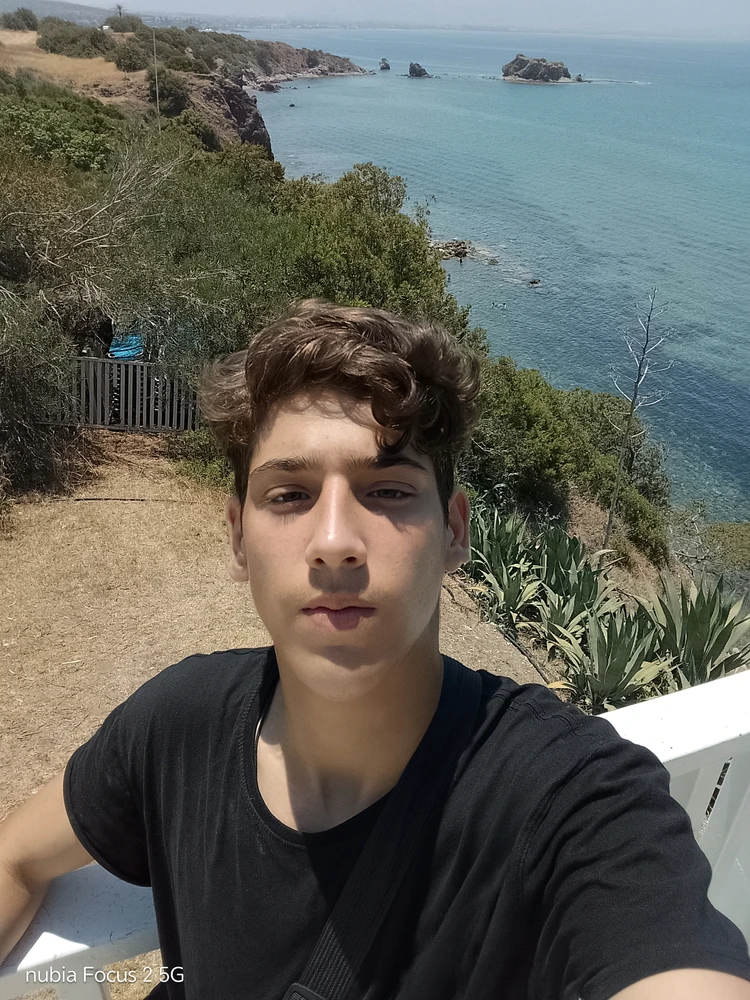 GIF eropgeluede vum Panayiotis