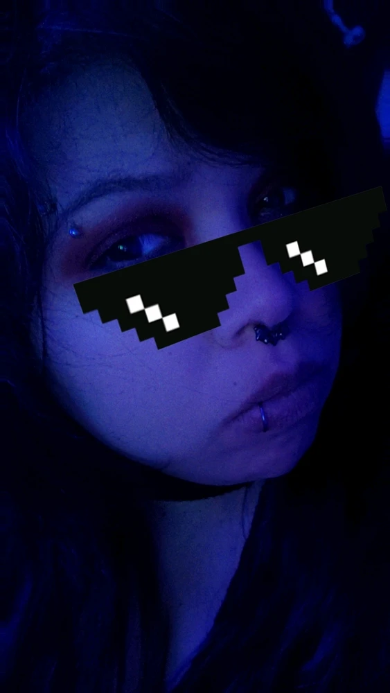 GIF gi-upload ni Angelica