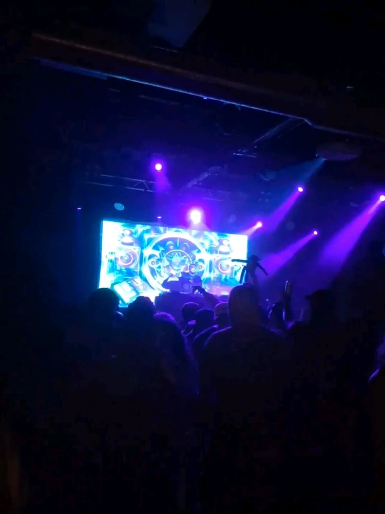 GIF uploaded by Daisy
