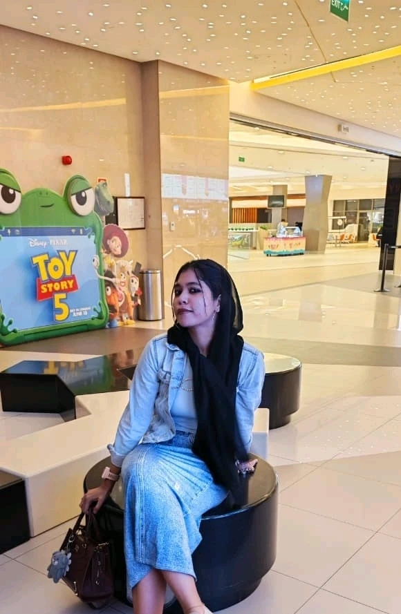 GIF uploaded by Bee