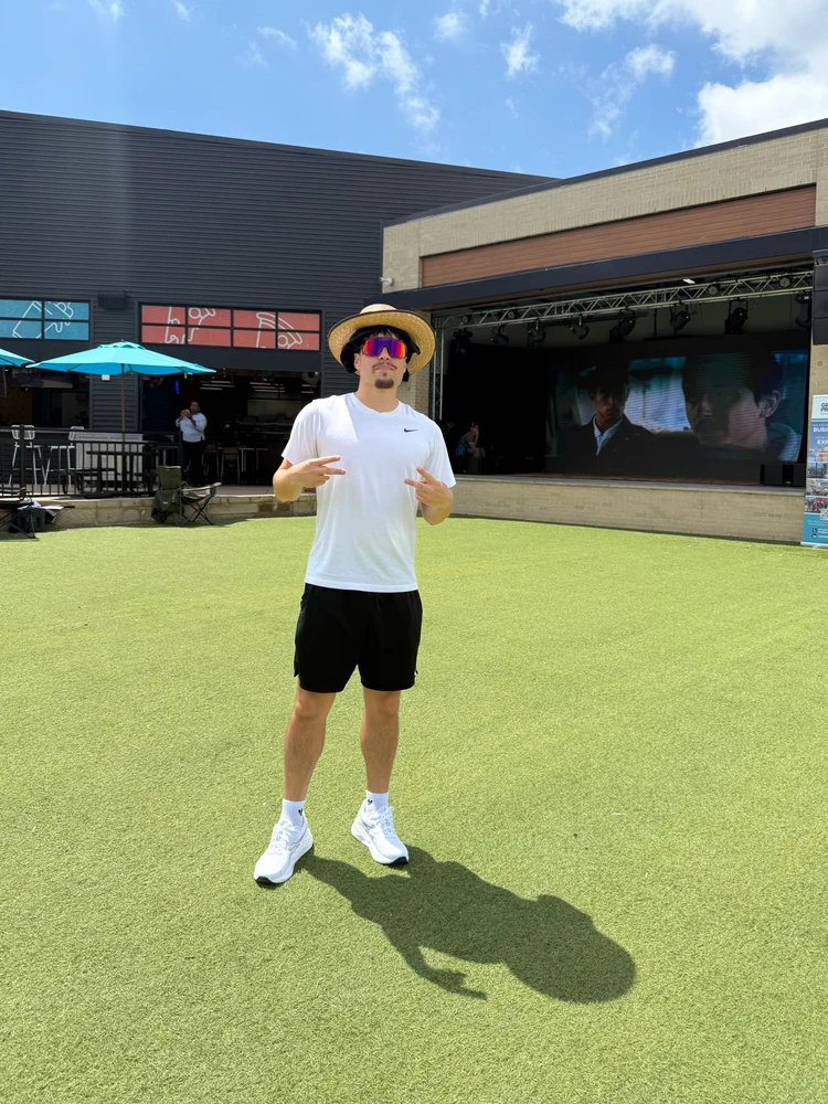 GIF diunggah oleh Zachary