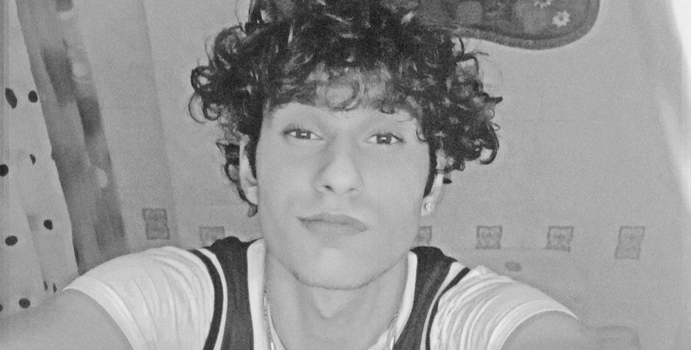 GIF tso los ntawm Ahmed