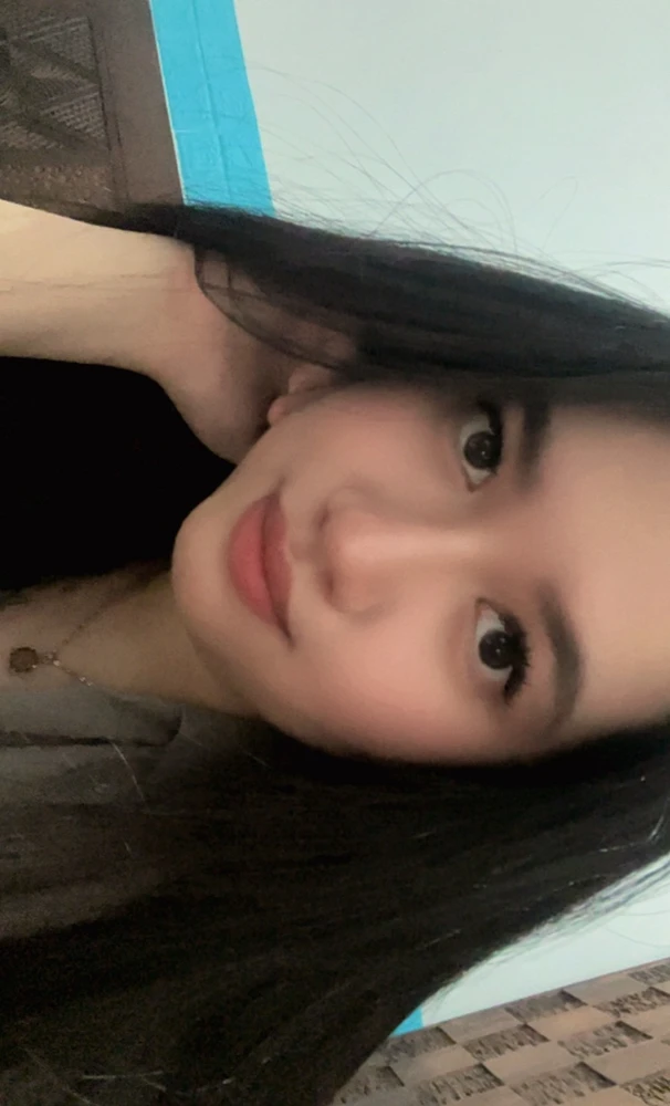 Melly பதிவேற்றிய GIF