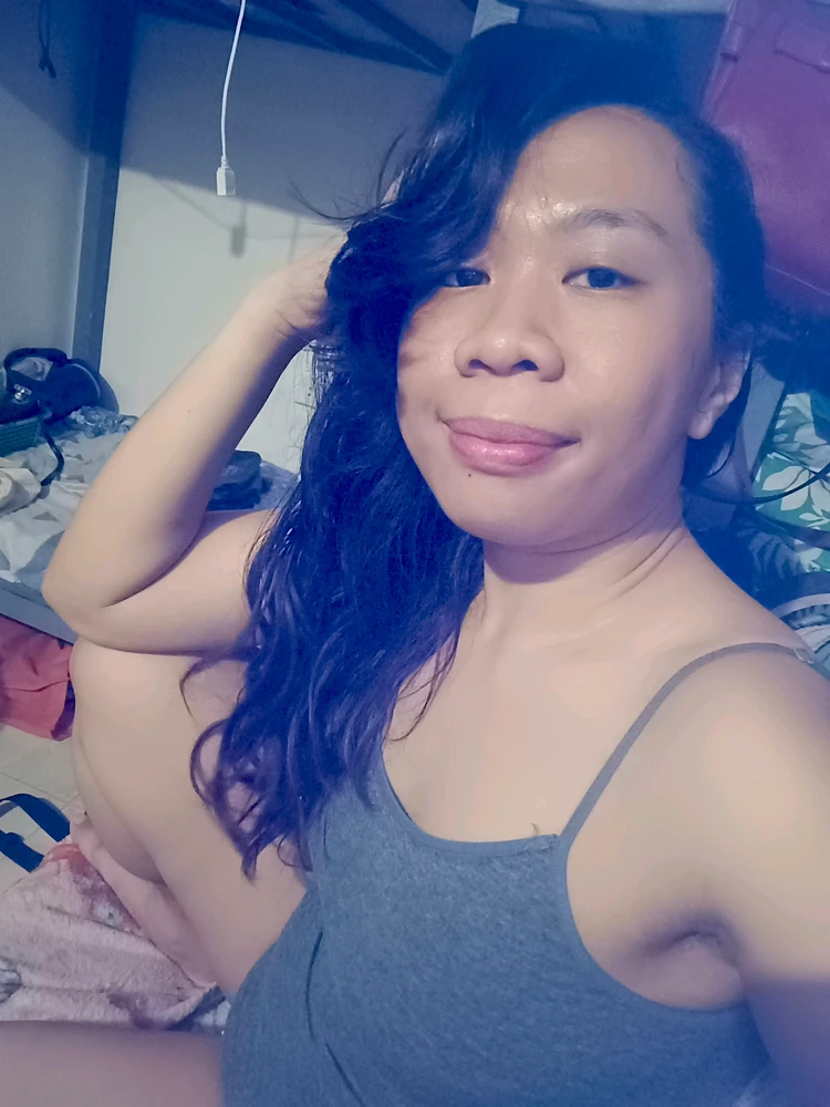 GIF na in-upload ni Aika