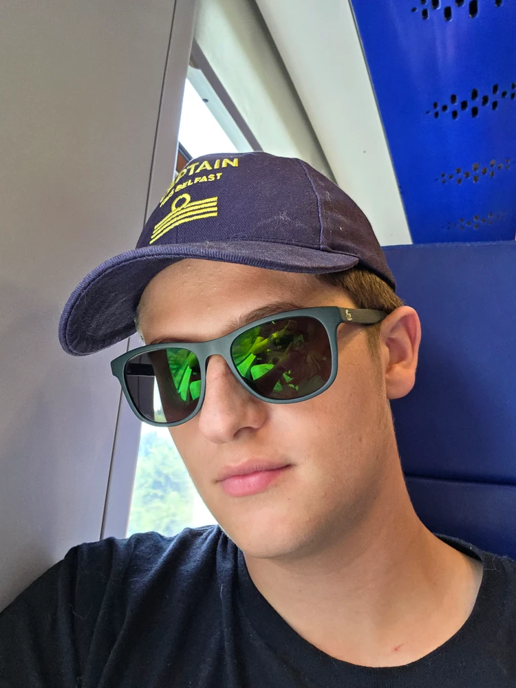 GIF eropgeluede vum Seth
