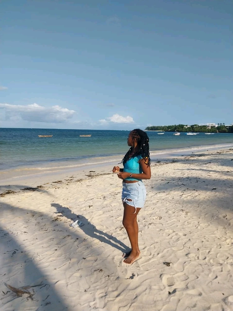 GIF diunggah ku Tina