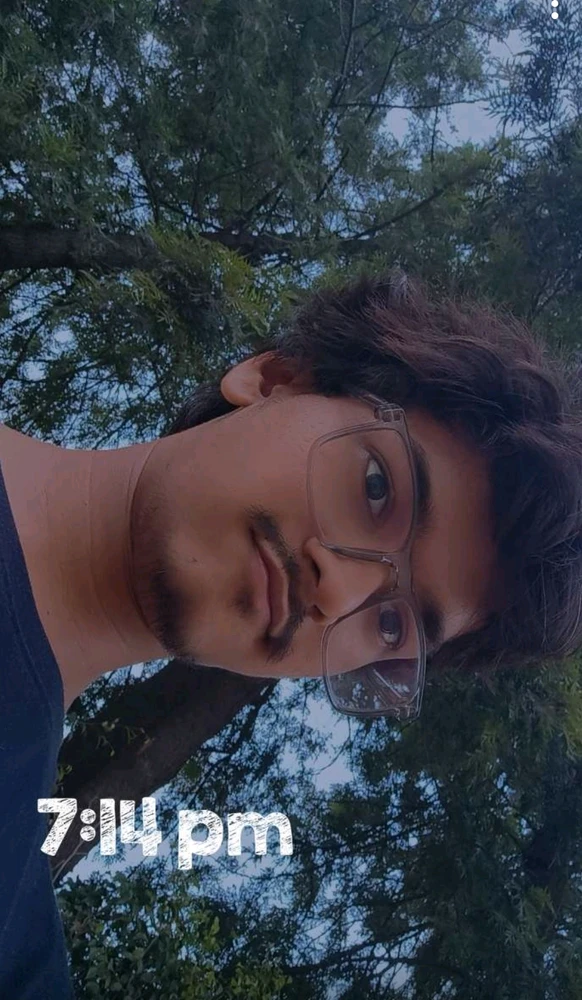 GIF eropgeluede vum Aarush shrivastav
