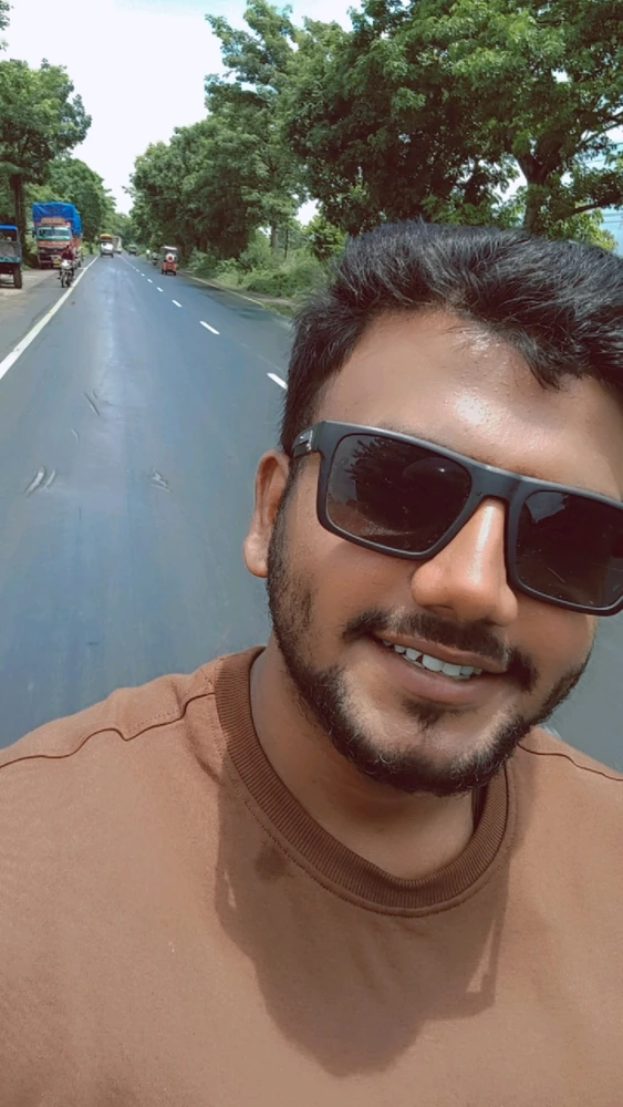 GIF tso los ntawm Rahul