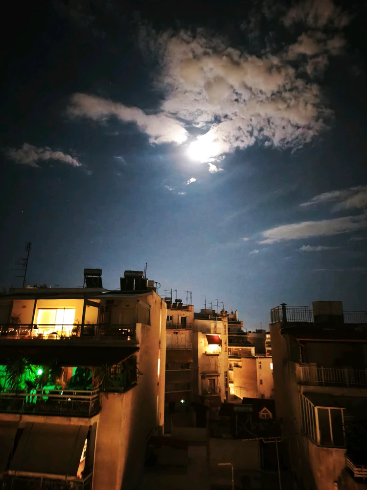 GIF opgelaai deur Κωνσταντής