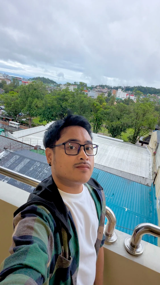 GIF uploaded by Ałvın