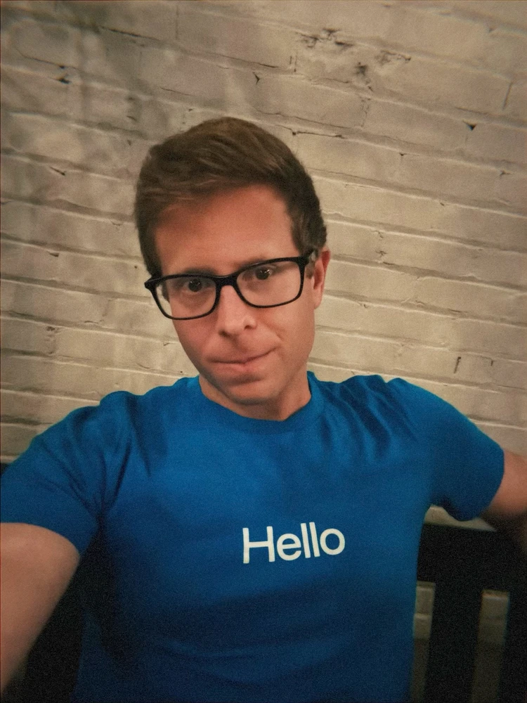 GIF eropgeluede vum Tyler