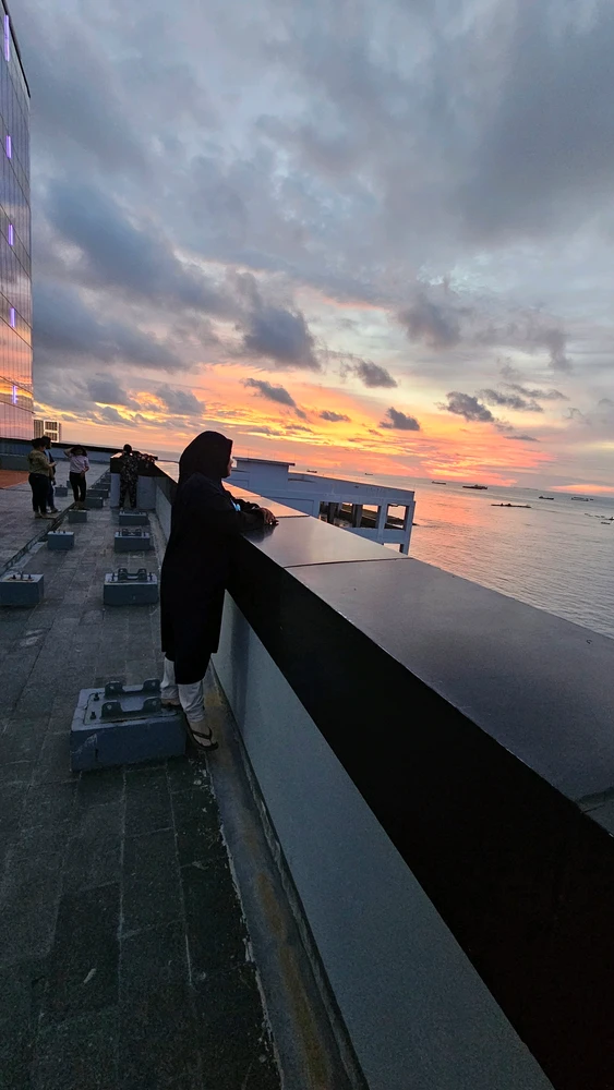 GIF uploaded by Yhani