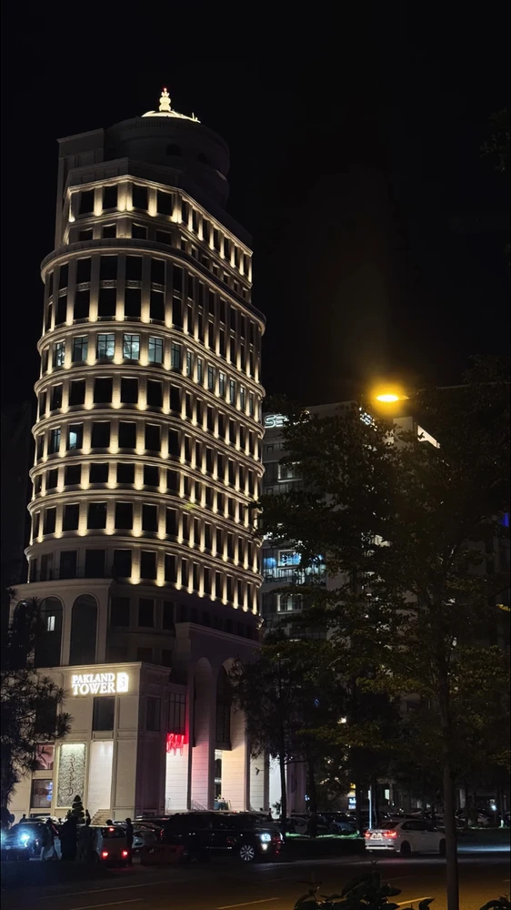 GIF eropgeluede vum Hakan