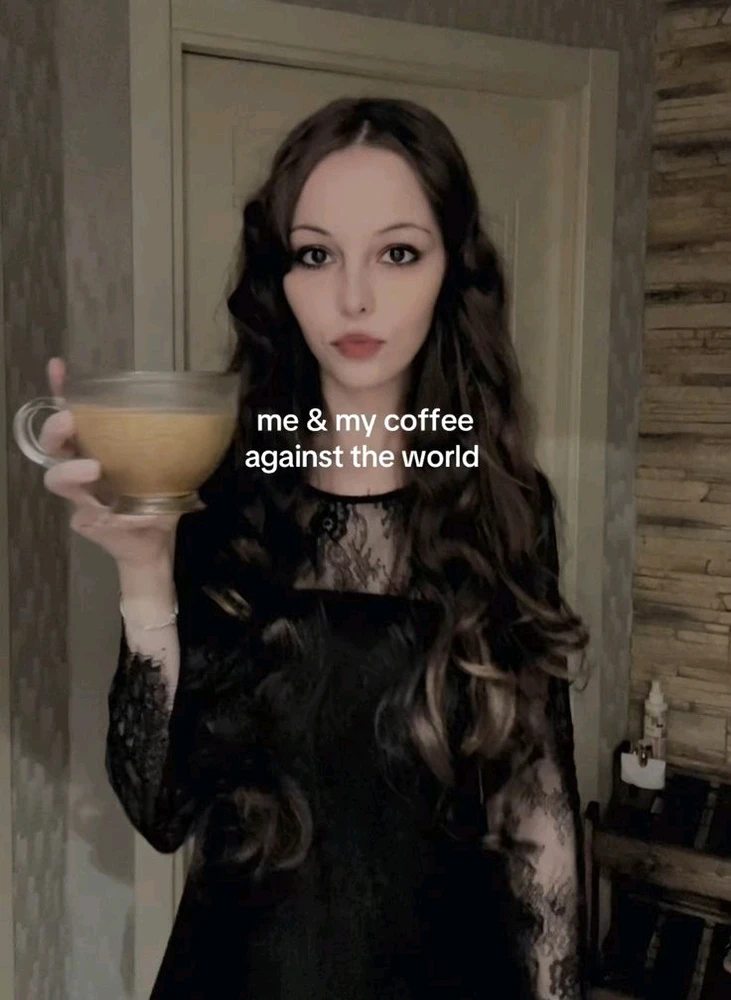 GIF gi-upload ni Violeta