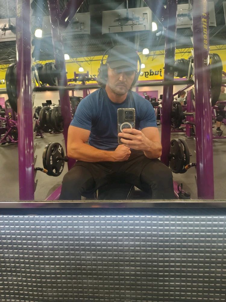Adam жүктөгөн GIF