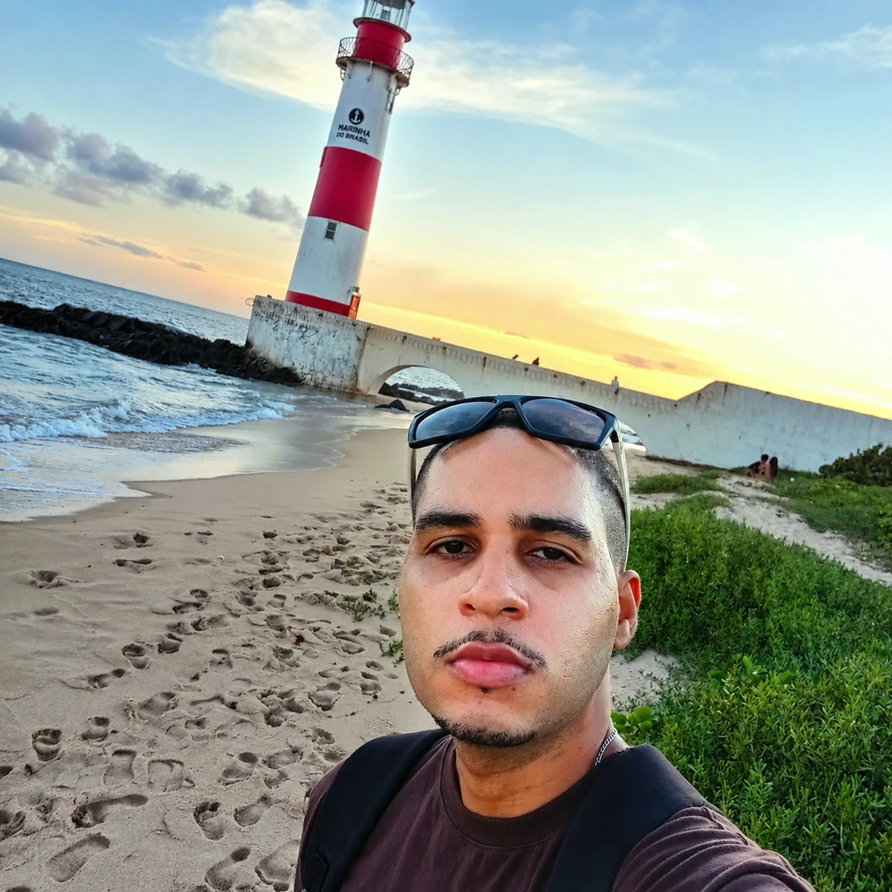 GIF uploaded by Vinícius