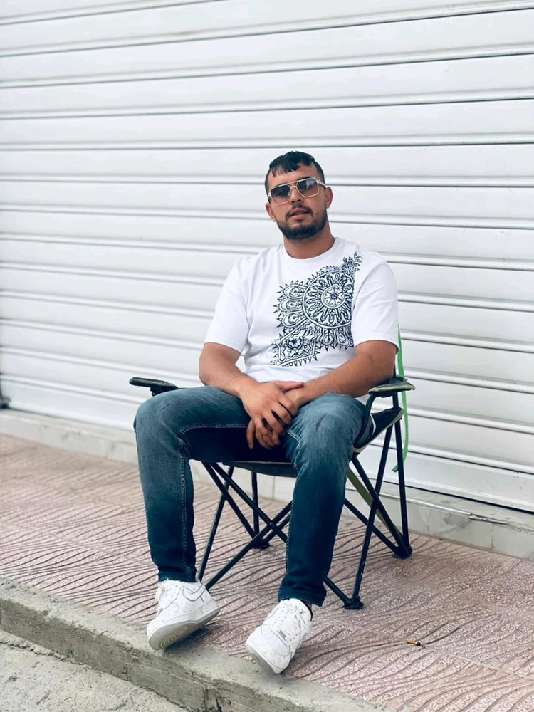 GIF yakaiswa naFayssel