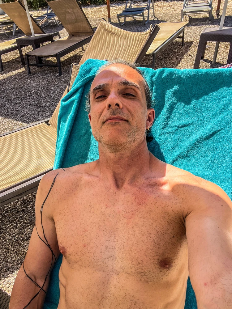 GIF gi-upload ni George