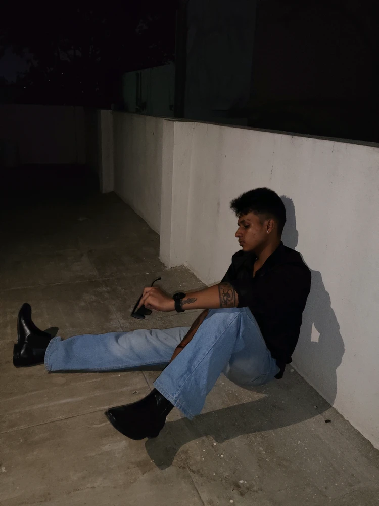 Duab xa los ntawm ADITHYA