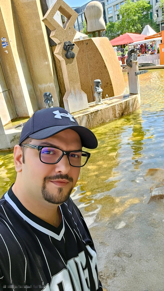GIF eropgeluede vum Mike