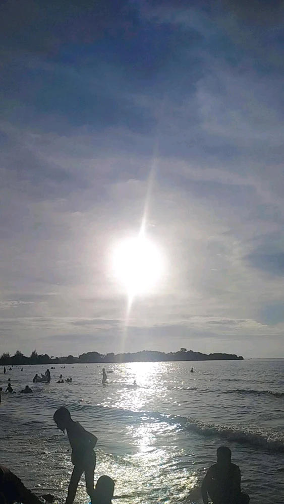 GIF uploaded by Zha