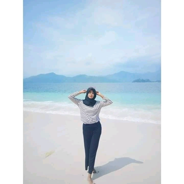 GIF uploaded by Trisvhani