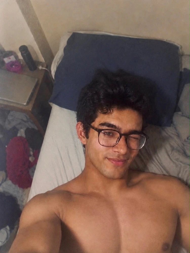GIF diunggah ku scrolldownswiperight