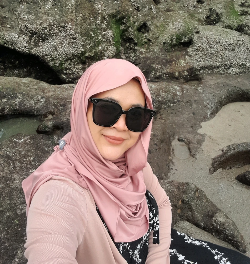 GIF uploaded by bee