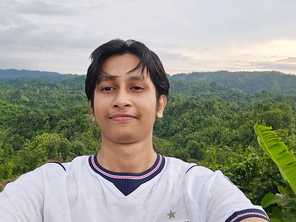 GIF e kentsoeng ke Anom