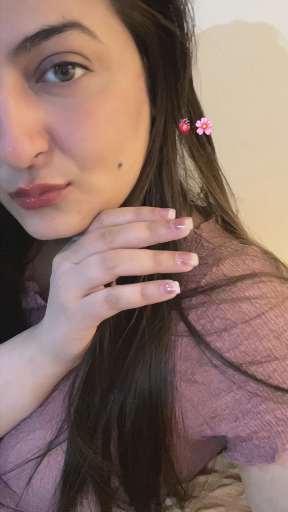 GIF tso los ntawm Shradha