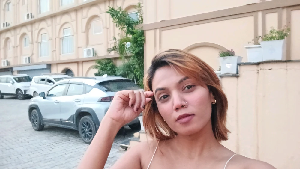 GIF gi-upload ni AV