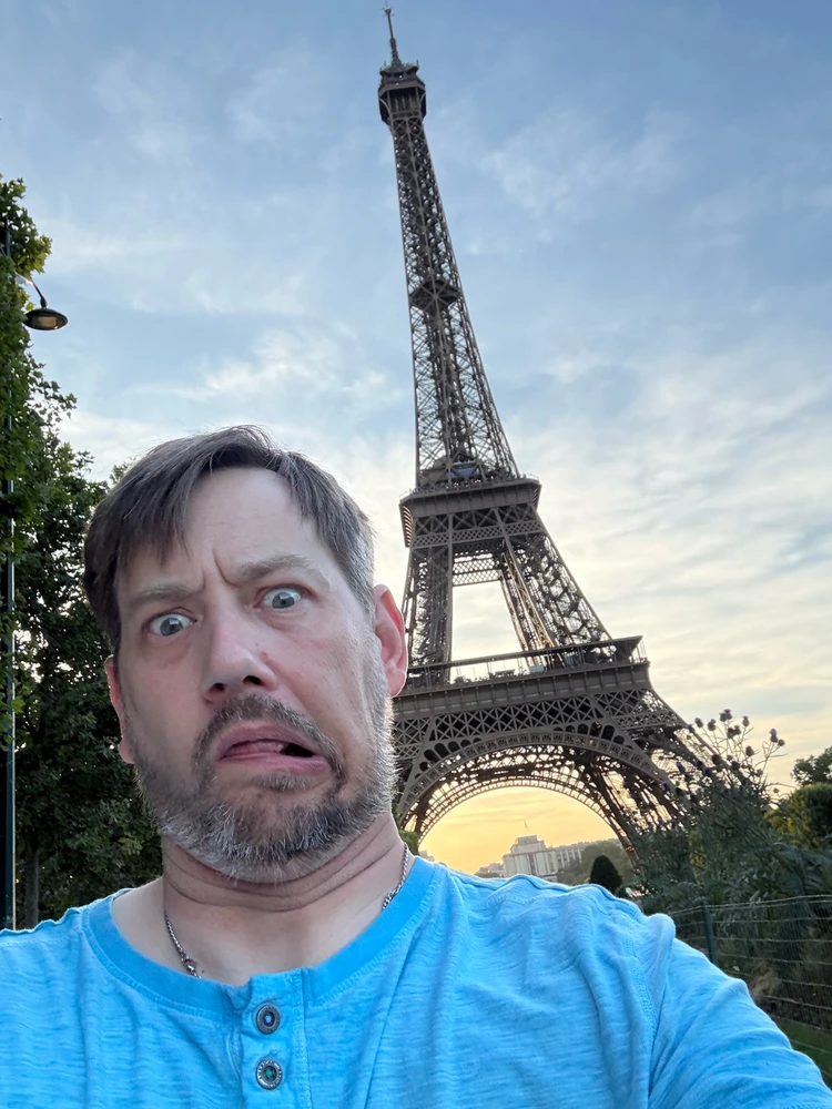 GIF tso los ntawm Patrick