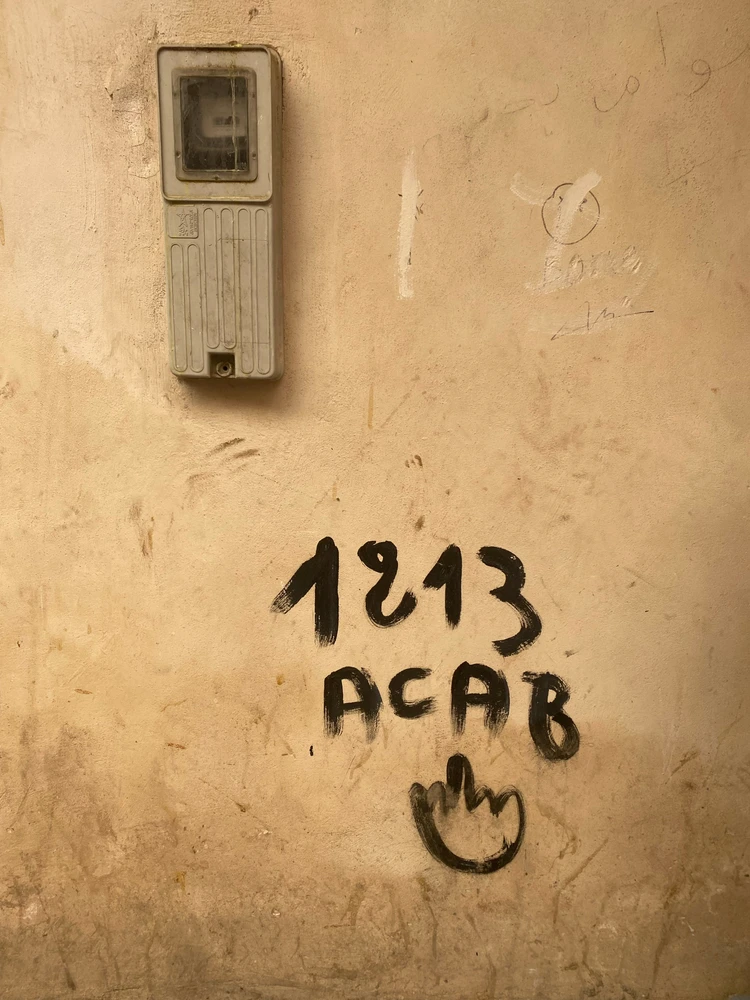 GIF eropgeluede vum Tim
