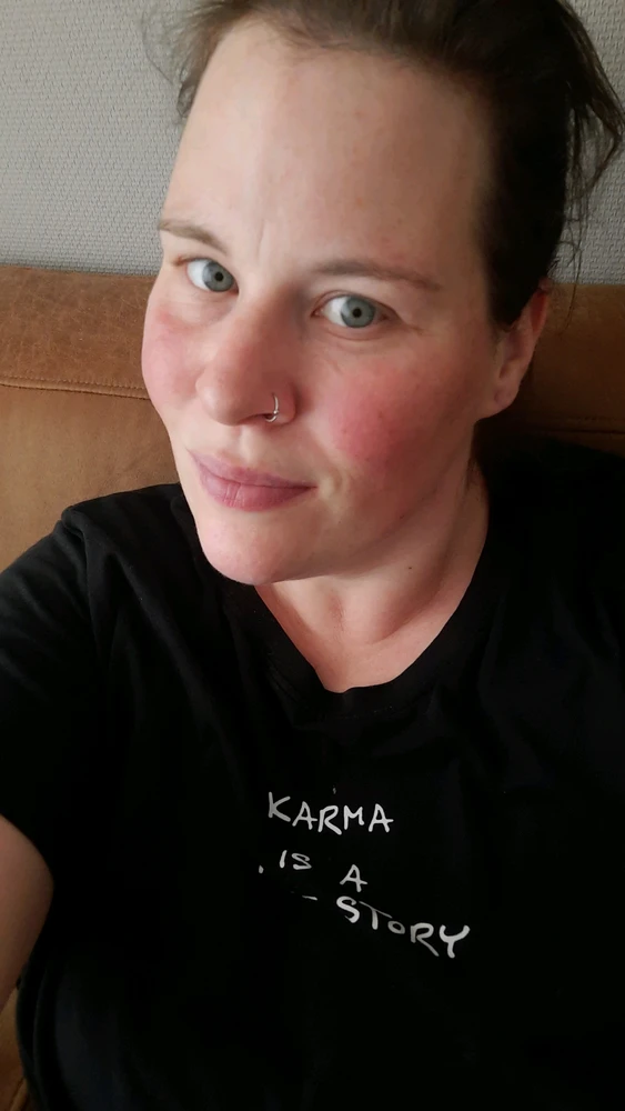 GIF e kentsoeng ke Jasmin