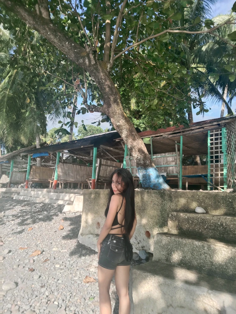 GIF na in-upload ni Yumi