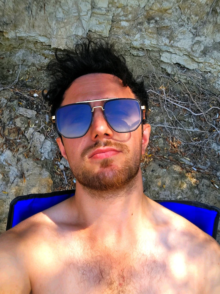 GIF gi-upload ni Gökhan