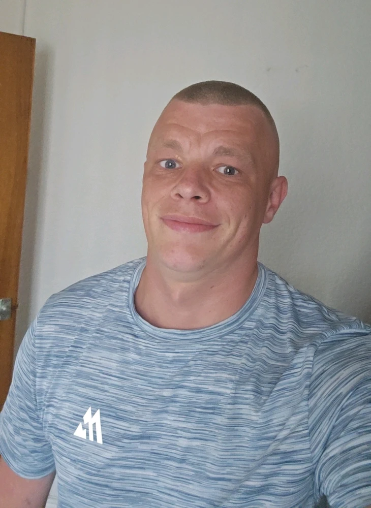 Foto nke Adam tinyere