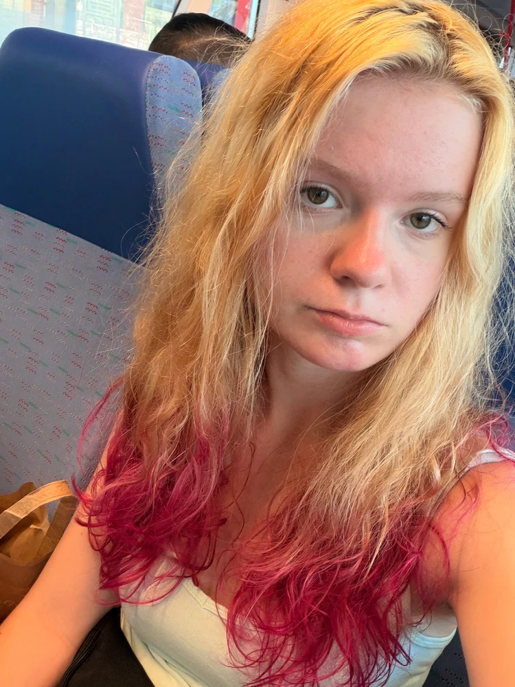 GIF nahrál Mia