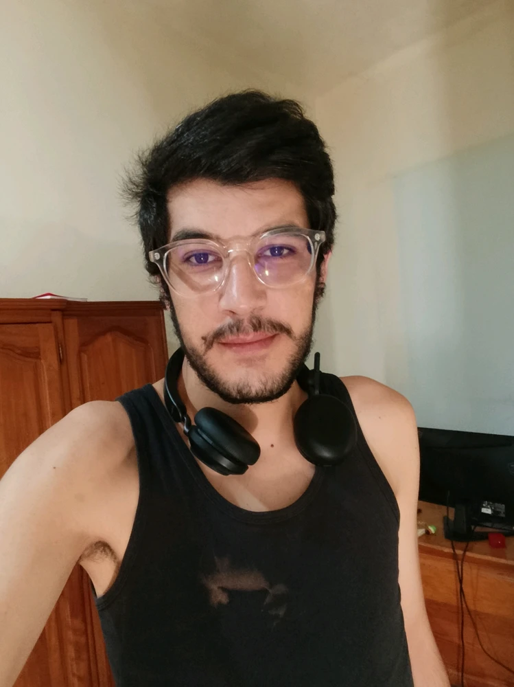 GIF eropgeluede vum Achraf