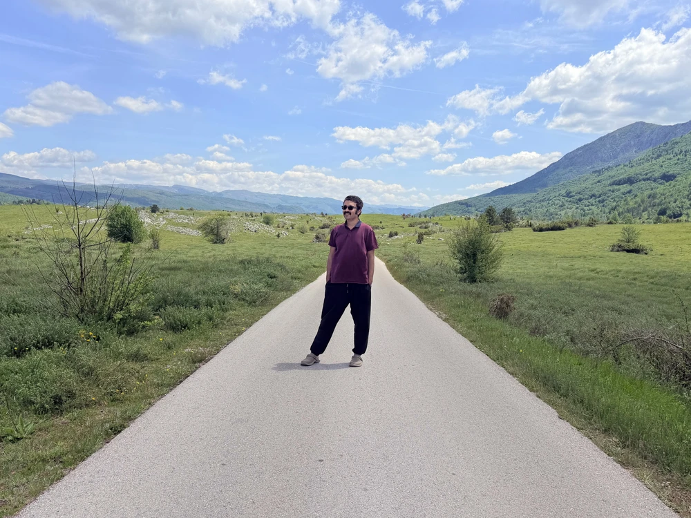 GIF James tarapyndan ýüklenen