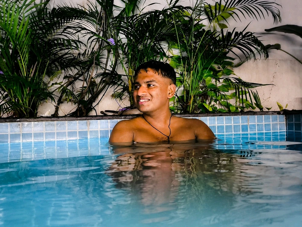 GIF na in-upload ni Nathan