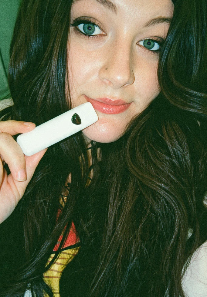 GIF tso los ntawm Elexa