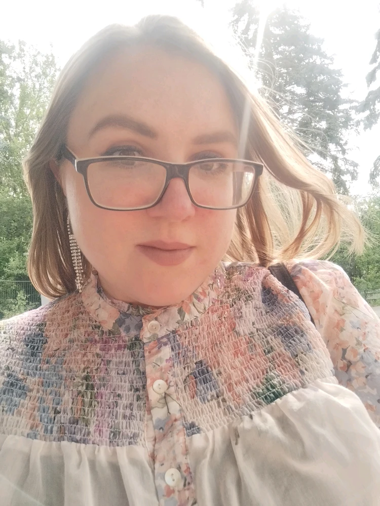 GIF na in-upload ni Oksana