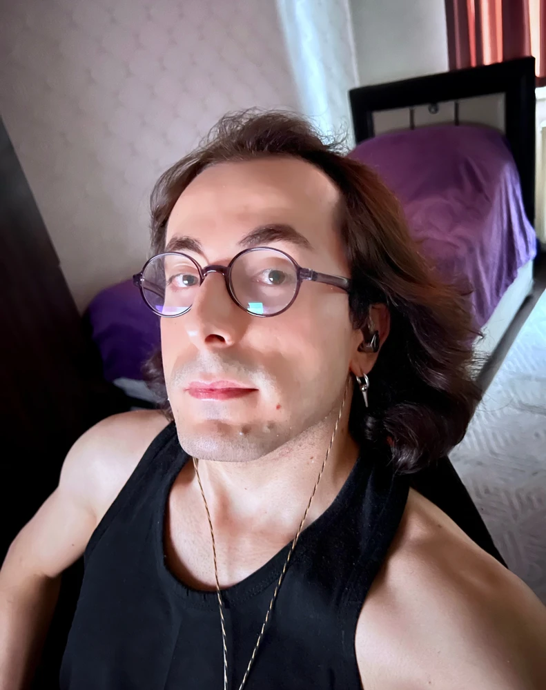 GIF tso los ntawm Goth in southeast