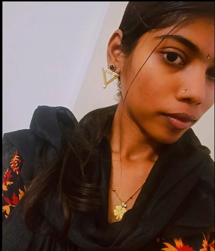 GIF tso los ntawm Janani