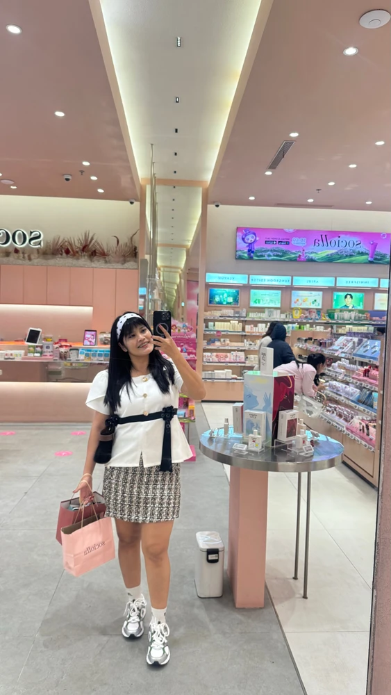 GIF uploaded by Apia