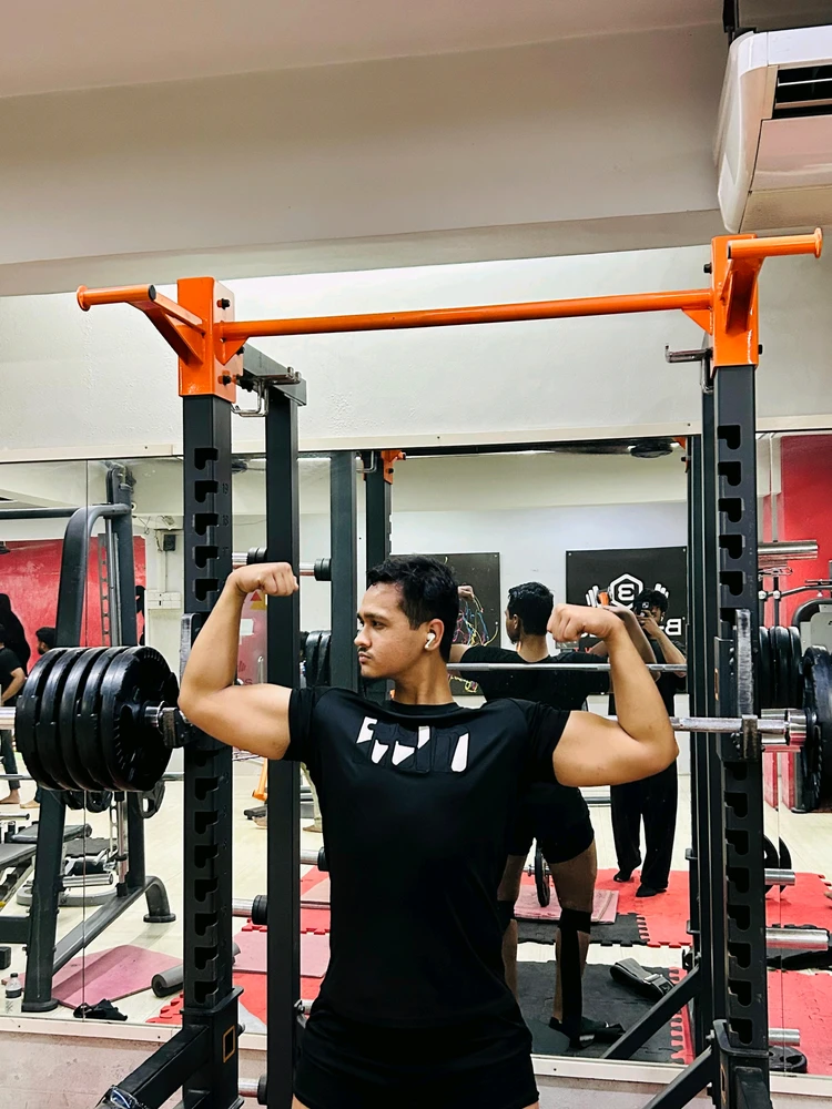 Squatted that 5plates each side🥲... And i Don't know why im giving double biceps pose!!!.