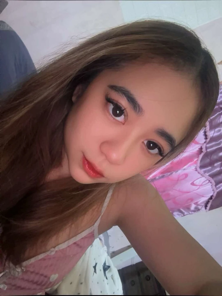 GIF na in-upload ni Preshhh